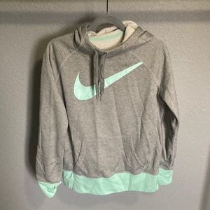 Womens Nikes Therma -Fit hoodie